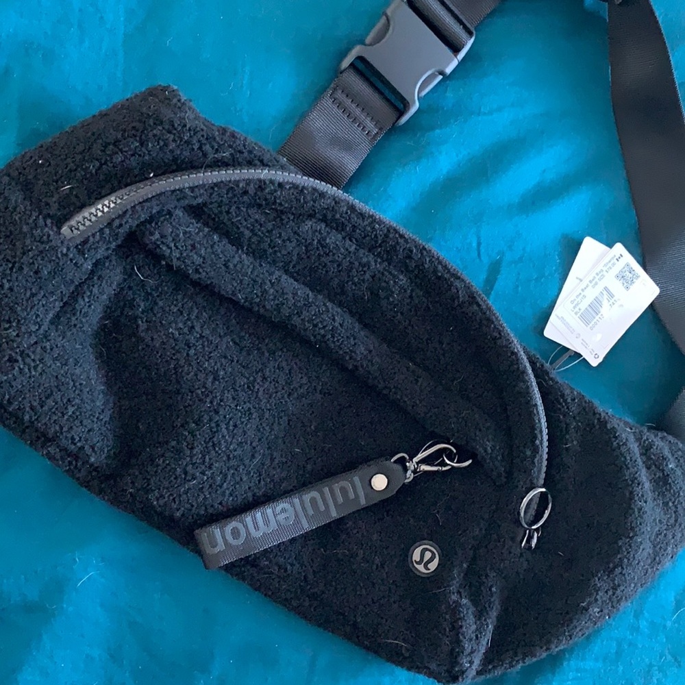 Brand new Lululemon Sherpa on the Beat belt bag